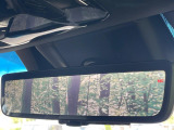 【デジタルインナーミラー】後席の大きな荷物や同乗者で後方が確認しづらい時でも安心!カメラが撮影した車両後方の映像をルームミラー内に表示。クリアな視界で状況の確認が可能です!
