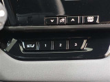 シートメモリーを装備しております!運転する方のシートポジションにボタン一つで操作できるので、とても楽々ですね♪