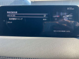 【スマート・ブレーキ・サポート】 高精度で検知できるミリ派レーダーで先行車を捕捉。走行中に、車間距離の変化に応じて警報。基準値を超えた場合に、段階的にブレーキを作動します。