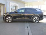 車内広々フル電動SUV