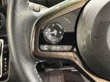 ステアリングにオーディオ操作スイッチが付いています。オーディオ画面に直接タッチしなくても操作が出来ますので、運転に集中できます。
