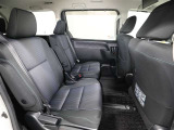 後席もゆとりあるスペースをしっかり確保しています。