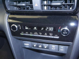 【ナノイーX オートエアコン】設定した温度になるように車が自動で風量や吹き出し口、冷暖房の強さを調整してくれるエアコンです。一度設定すれば、自動で快適な室温を保ってくれるので運転に集中しやすいですよ♪