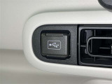 充電用USB端子付き。スマートフォンなどの充電に便利です。