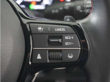 ◆アダプティブクルーズコントロール◆予め設定した車速内でクルマが自動的に加減速。前走車との適切な車間距離を維持しながら追従走行します。【LKAS】車線維持支援システムでステアリング操作を支援。
