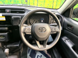 インテリアに合わせたデザインのステアリングは、運転される方のことも考え、運転しやすい形状、大きさです。是非一度、実際に触ってお確かめください。