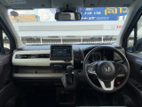 視界の良さと取り回しの良さで、たまに運転する奥様にも安心♪