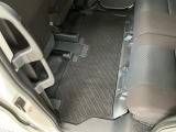 しっかりと汚れ、砂ぼこりを落とし足元まで清潔な車内空間を作り上げております♪