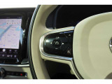 左側のステアリングスイッチは、ワンタッチで全車速ACCの設定が可能です。