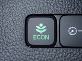 エンジン、エアコンなどを制御し低燃費な『ECONモード』に、また走りを楽しみたいとき、空調など快適性を重視したいときにはスイッチOFFで通常モードに切り替えができます!