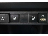 運転席と助手席には寒い日の肩や腰、冷えやすい下肢を温めてくれるシートヒーターが付いております!