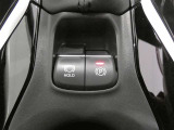 電動パーキングブレーキを搭載。スイッチ操作でパーキングブレーキを作動・解除することが可能ですので、操作の力が不要ですよ♪