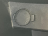 進行方向を調整する基本装備として、運転中も手元で扱いやすく、街中の曲がり角や駐車時の切り返しなど、日常のさまざまな場面で役立ちます。落ち着いて運転に集中しやすい点も魅力です。