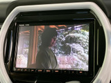 停車中にテレビ番組を視聴できる画面を備えています。お出かけ先での待ち時間など、車を停めている間の楽しみに活用でき、映像を見たいときにも便利な装備です。