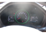 シンプルで見やすいメーターが運転を快適にサポート。