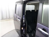 ゆとりある広々とした車内空間は、ドライブを始め買い物やレジャーなど、幅広く活躍します。一人でもみんなとでもお出かけを楽しみましょう!