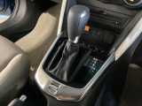 全てのトランスミッションのメリットを兼ね備えた理想的なAT、それがSKYACTIV-DRIVE(スカイアクティブドライブ)。「滑らかな変速」「ダイレクト感のあるシフトフィール」そして「低燃費」が特長です!