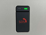 SOSコール、天井にあるスイッチを押すかエアバッグ展開時に専門のオペレーターにつながり、警察や消防への連携をサポートします。