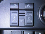 両側電動スライドドアを装備しております。