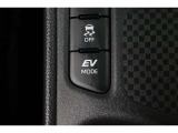 静粛性に優れた快適空間と静かな走りを実現。さらにEVモードではモーターのみでの走行でエンジン音や振動を感じさせない走りが楽しめます。