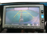 バックカメラを搭載しておりガイドラインも表示されますので車庫入れも安心ですね♪