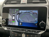 空から車を見たような「アラウンドビューモニター」!車の周りが一目で確認できるので、小さなお子様や障害物があっても安心して乗ることができます。