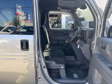 フロントシート、運転席側