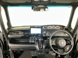 【前方視界】開放的な前方視界!運転がしやすく疲れにくいです♪窓が大きく、見通しがとっても良いおクルマですよ♪