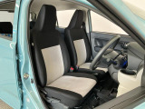 【運転席・助手席】内装ルームクリーニング済みです。しっかり綺麗にしていますので、是非、お確かめください。車に自信があるからこそ、是非一度ご来店頂き内外装も見てもらえると幸いです。