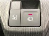 【オートブレーキホールド】信号待ちや渋滞で停車時にブレーキから足を離しても、停止状態を保持してくれます。前進するときはアクセルを踏めば自動で解除されるので安心♪街乗り運転が楽になります♪