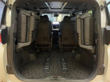後席を格納すると、これだけの広さが!シーンに合わせたシートアレンジで、大きな荷物も積むことが出来ます♪