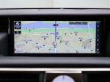 純正ナビを装備。タッチパネル式で使いやすく、お出かけもラクラクです。