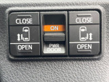 【両側パワースライドドア】スマートキーや運転席のスイッチで後席両側スライドドアの開閉が可能♪電動だから力を入れてドアを開ける必要が無く、小さなお子様でも簡単に開け閉めでき快適です♪
