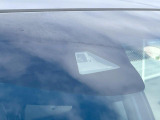 【ホンダセンシング】走行中に前方の車両等を認識し、衝突しそうな時は警報とブレーキで衝突回避と被害軽減をアシスト。より安全にドライブをお楽しみいただけます。