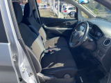 適度なホールド感と快適な座り心地の運転席シートまわり!