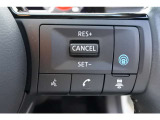 プロパイロット、高速道路でのドライバーの負担を軽減し、アクセル、ブレーキ、ハンドルの操作をクルマがアシスト。長距離移動のドライバーの疲労が軽減されます。快適な高速ドライブが楽しめます。