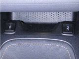 運転席と助手席にシートヒーターを装備しております。