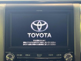 【純正ナビ】人気の純正ナビを装備しております。ナビの使いやすさはもちろん、オーディオ機能も充実!キャンプや旅行はもちろん、通勤や買い物など普段のドライブも楽しくなるはず♪