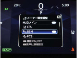 とっても見やすいメーターです。夜間時はラグジュアリーな気分にさせてくれる照明が魅力ですので、夜のドライブも楽しみになりますよ♪