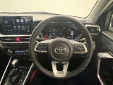 3本スポークステアリング!ステアリングスイッチ付!音量調整やインフォメーションディスプレイ操作、全車速追従機能レーダークルーズコントロールの操作などが可能!
