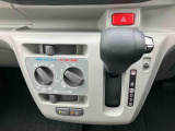 マニュアルエアコンが標準装備されています♪