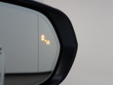 ブラインドスポットモニターを装備しております!隣車線を走る車をレーダーで検知し、インジケーターが点灯します☆確認しにくい後側方エリアに存在する車両に加え、急接近してくる車両も検知してくれます♪
