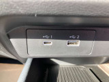 USBポートから端末への充電が可能です。