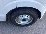 ☆お車についた傷やヘコミ、事故の修理もハヤシにお任せください。自社鈑金工場で修理ができますの安心です☆
