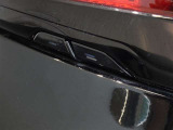 パワーバックドアを装備しています。開閉スイッチは車両側面両側に配置、後ずさりすることなく開閉できます。
