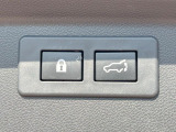 【パワーバックドア】スマートキーや運転席のボタンを押すだけでリアゲートが自動で開閉します!荷物を持っている時や、高い位置にあるバックドアを閉める際に便利な機能です♪