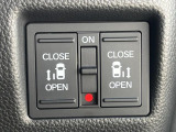【両側パワースライドドア】スマートキーや運転席のスイッチで後席両側スライドドアの開閉が可能♪電動だから力を入れてドアを開ける必要が無く、小さなお子様でも簡単に開け閉めでき快適です♪
