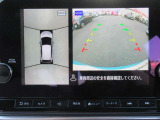 車の真上から見下ろしたような360度視界の良い『アラウンドビューモニター』です♪♪苦手な狭い駐車場、暗い所でも確認ができてとっても安心です♪♪