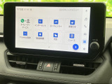 タッチ画面にはナビやオーディオのほか、各種メニューが並び、目的の機能を見つけやすい構成です。画面まわりの操作部もまとまり、日々の移動で便利に活用いただけます。