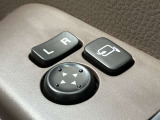 電動格納ミラーは駐車時や狭いとこなどやっぱりあると便利ですよ。